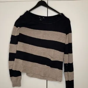 H&M kratki prugasti džemper