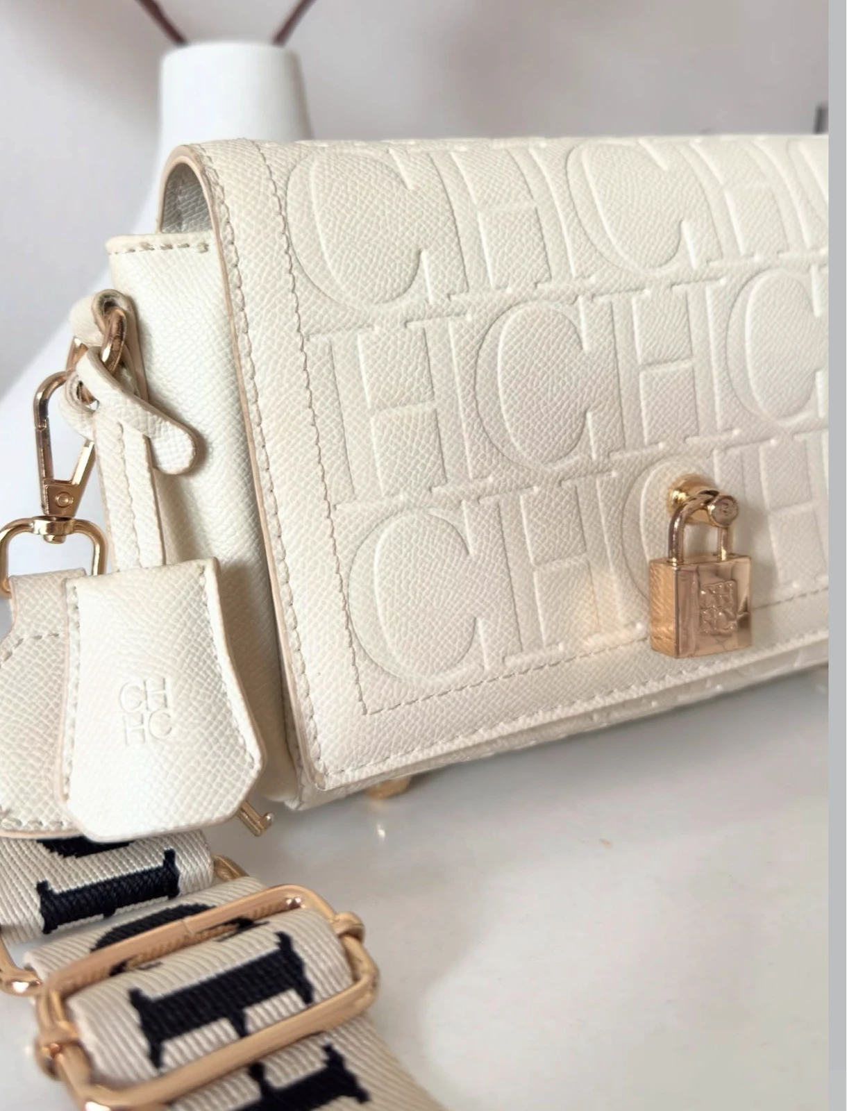 Carolina Herrera bež torba na rame
