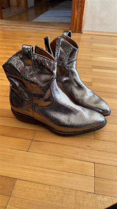 NOVE neobične kaubojke - 38br