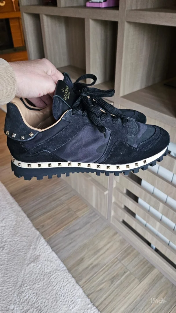 NOVE kožne Valentino patike