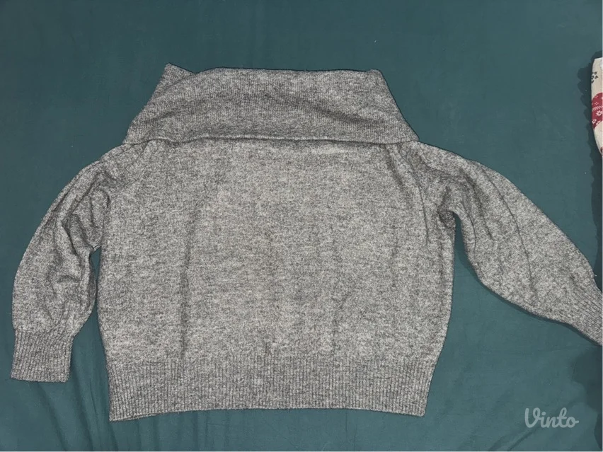 H&M džemper gola ramena - UNI