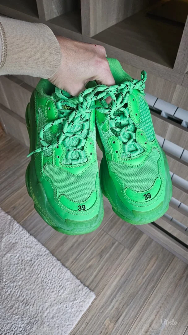 kao nove BALENCIAGA patike