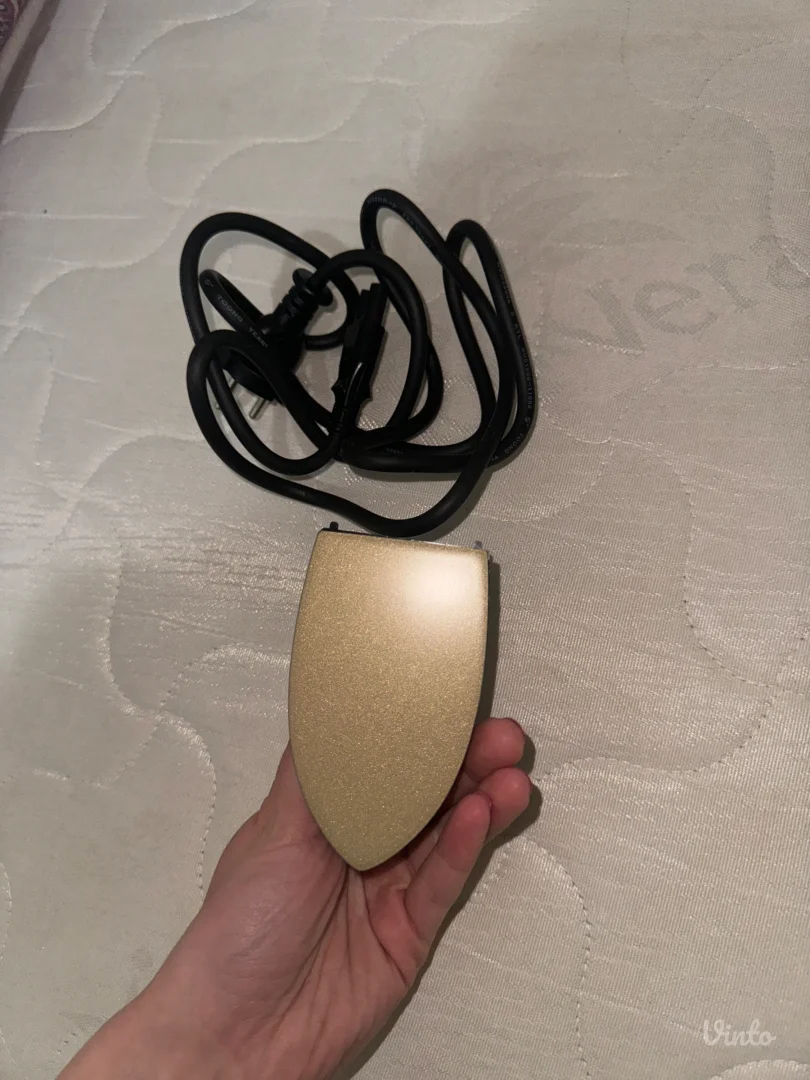 NOVA putna mini pegla