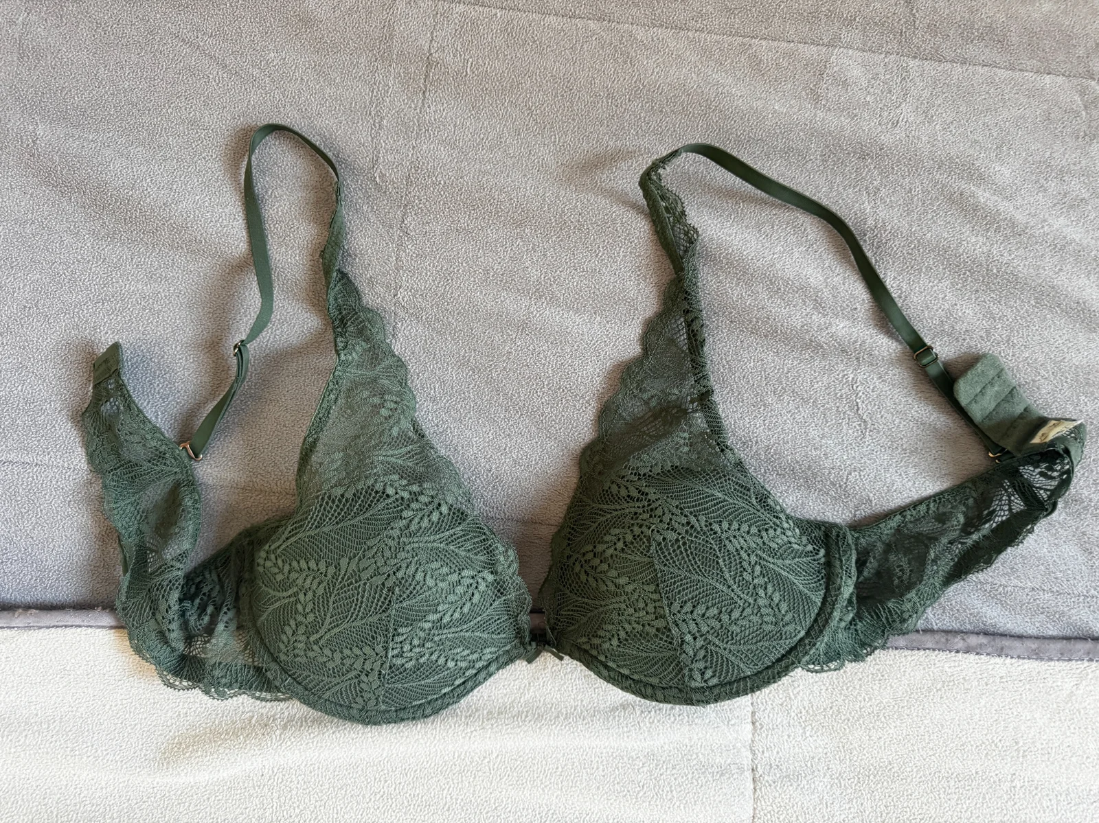 Unikatan Woman's Secret brus - 75B