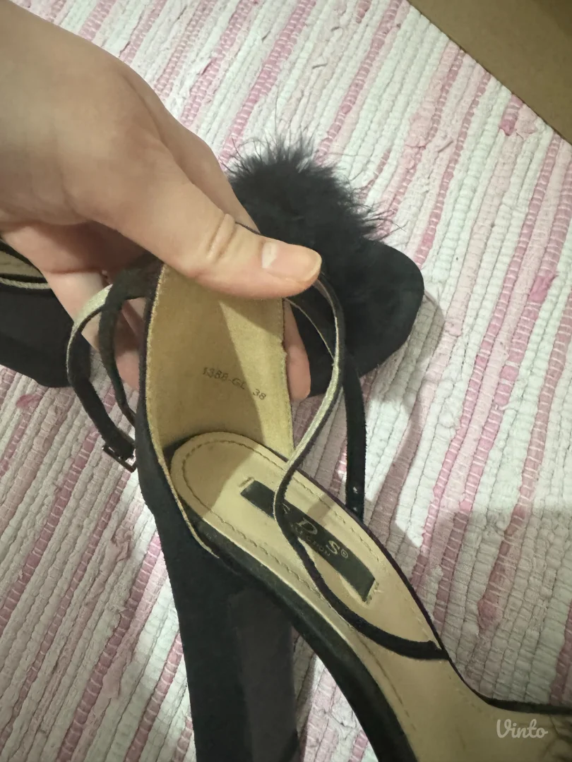 Italijanske pufnaste štikle - 38