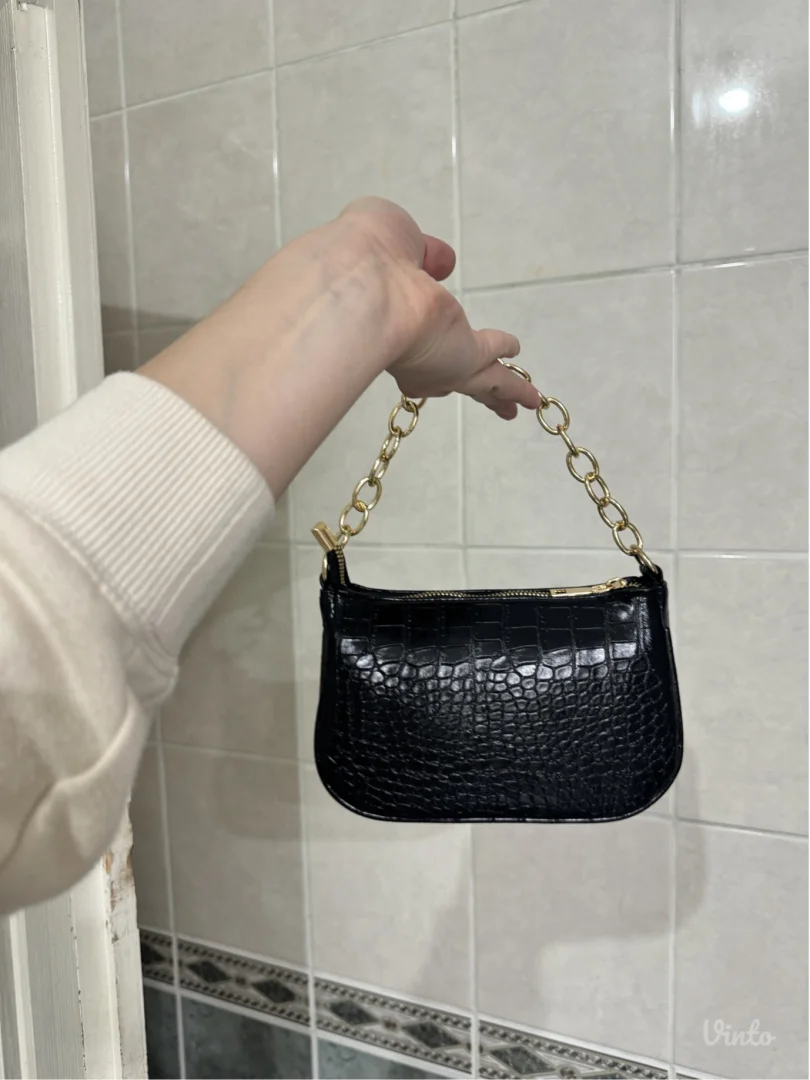 NOVA crno zlatna torbica