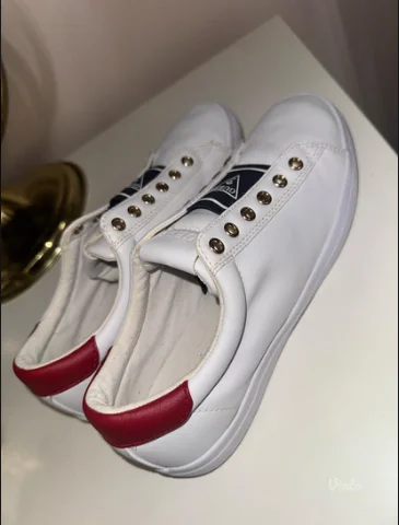 nove GUESS patike (original)