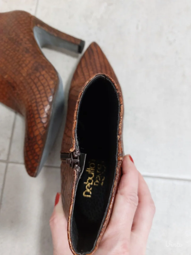 NOVE kožne italijanske čizmice