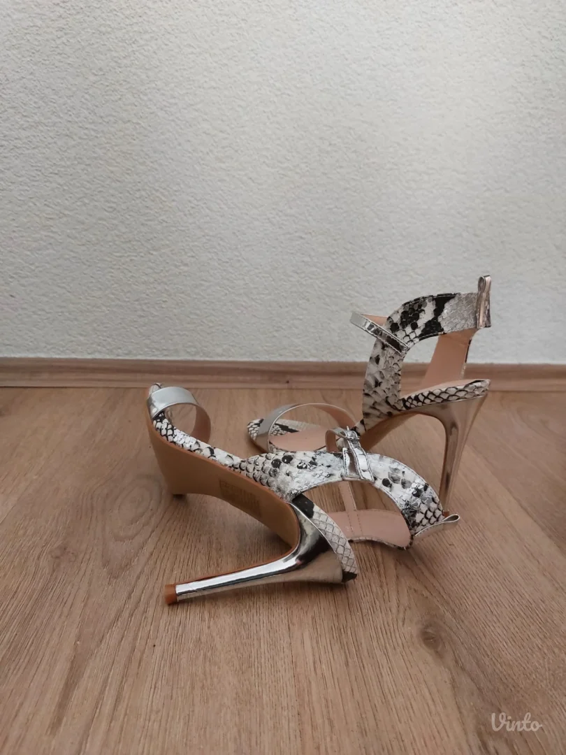 NOVE zmijske sandale