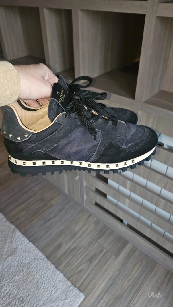 NOVE kožne Valentino patike