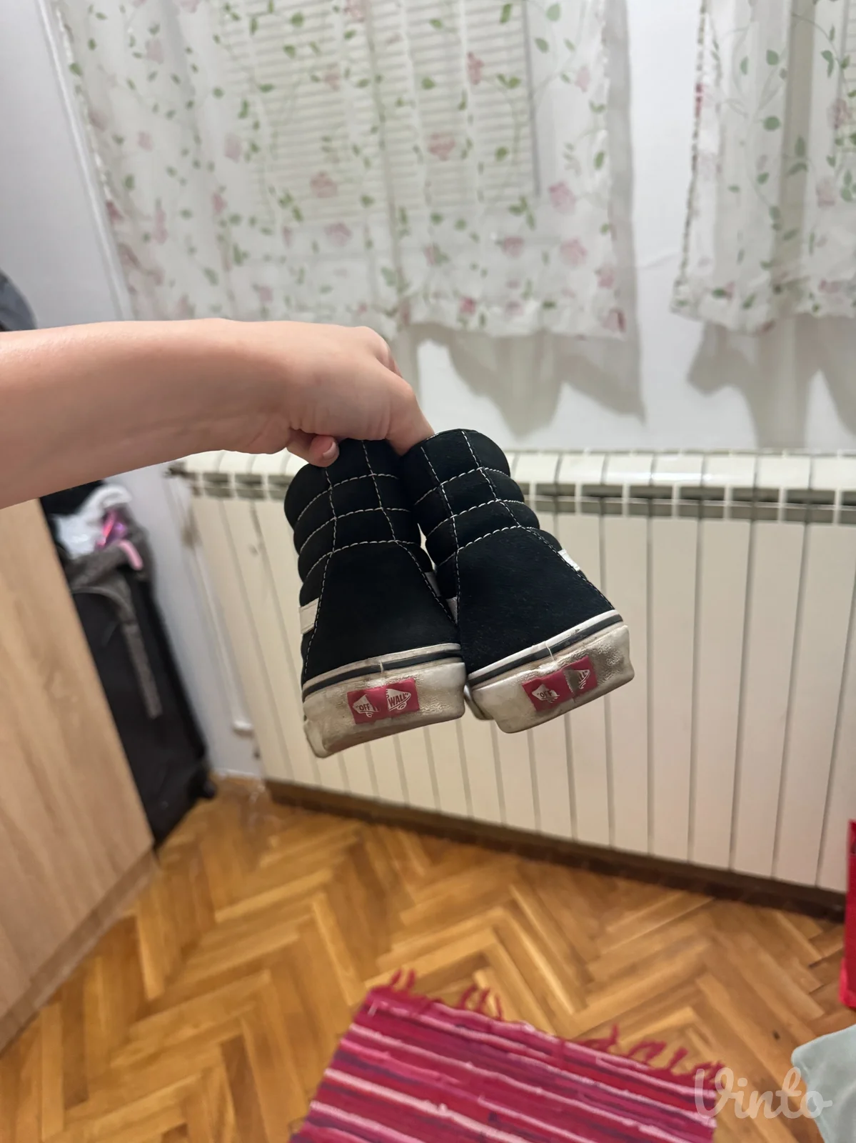 crne VANS patike + neobične pertle - 39