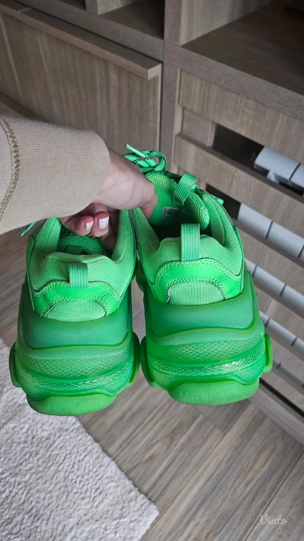 kao nove BALENCIAGA patike