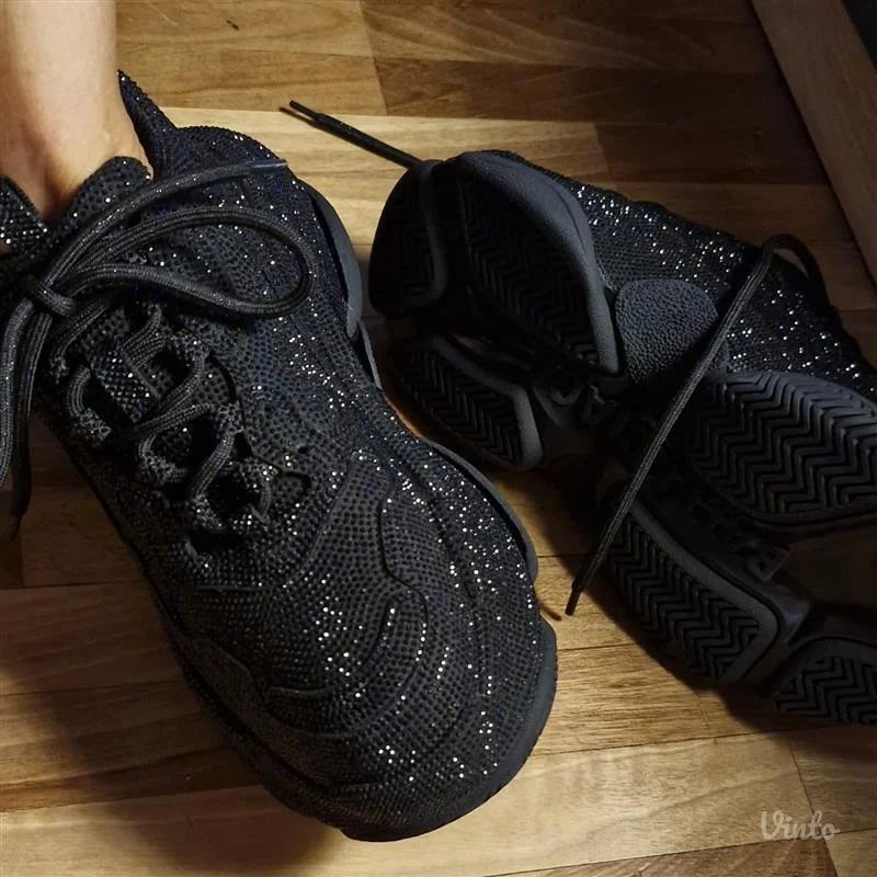 nove unikatne BALENCIAGA patike - 38