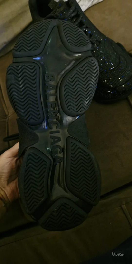 nove unikatne BALENCIAGA patike - 38