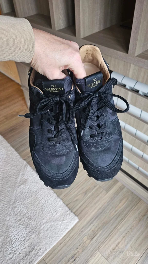 NOVE kožne Valentino patike