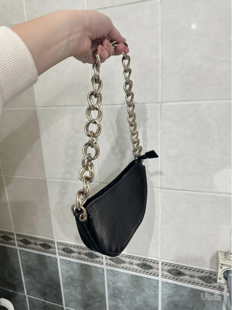 crno srebrna ZARA torbica