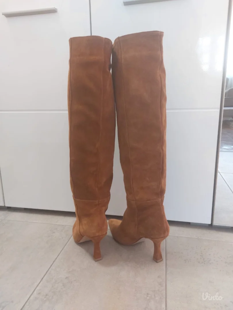 Čizme od prevrnute kože NOVE