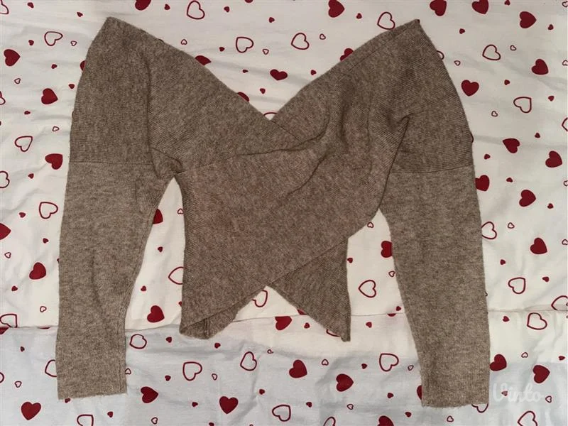 NOVA bluza gola ramena M/L