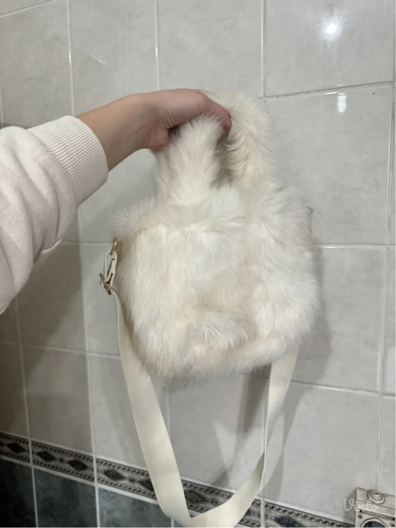 NOVA H&M krznena torba