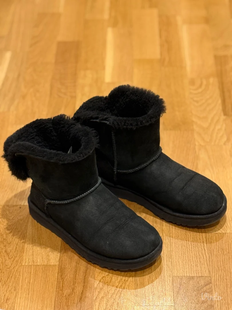 crne UGG čizmice (original)