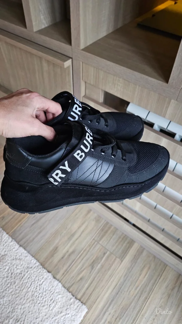 NOVE Burberry patike