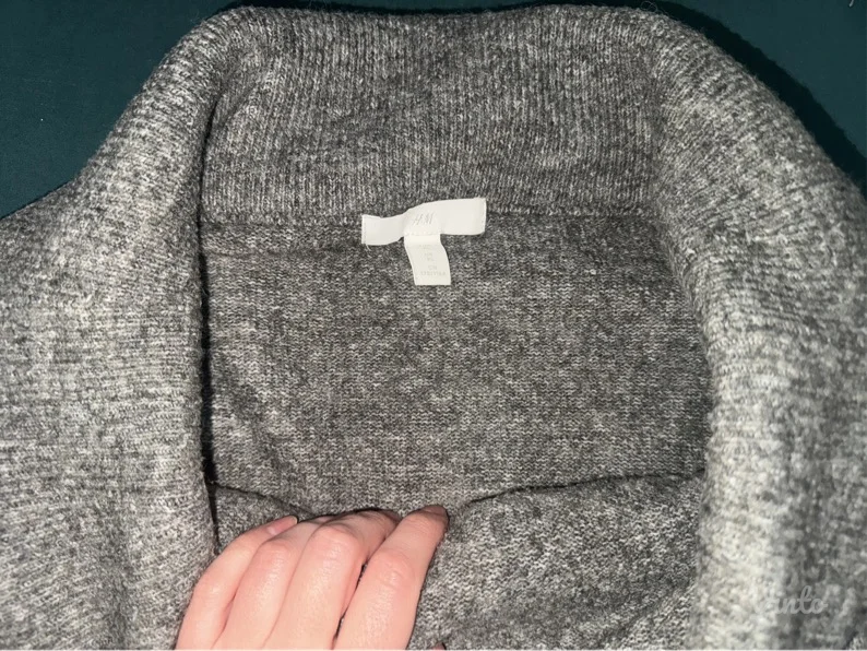 H&M džemper gola ramena - UNI