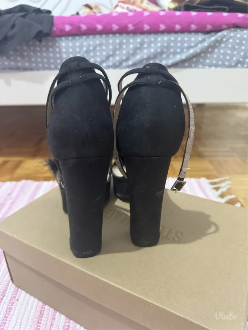 Italijanske pufnaste štikle - 38