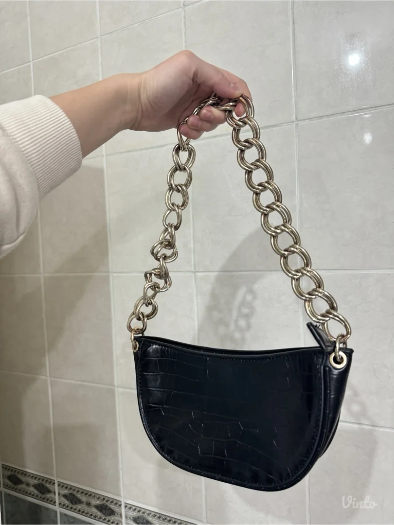 crno srebrna ZARA torbica