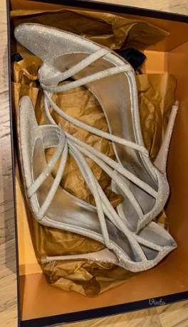 Le Silla srebrne štikle