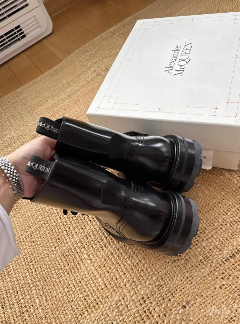 NOVE Alexander McQueen čizme - 41br