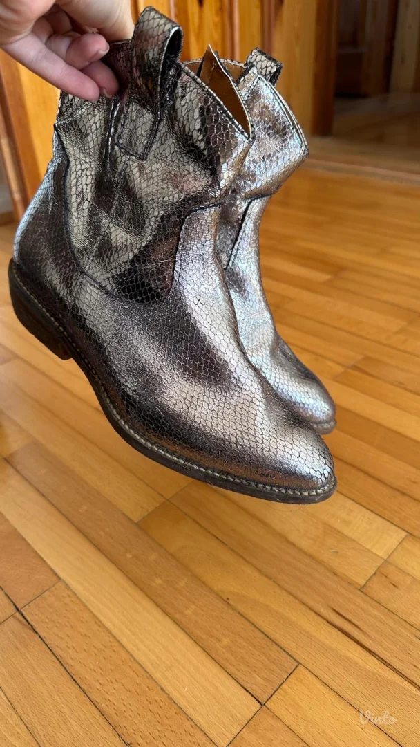 NOVE neobične kaubojke - 38br