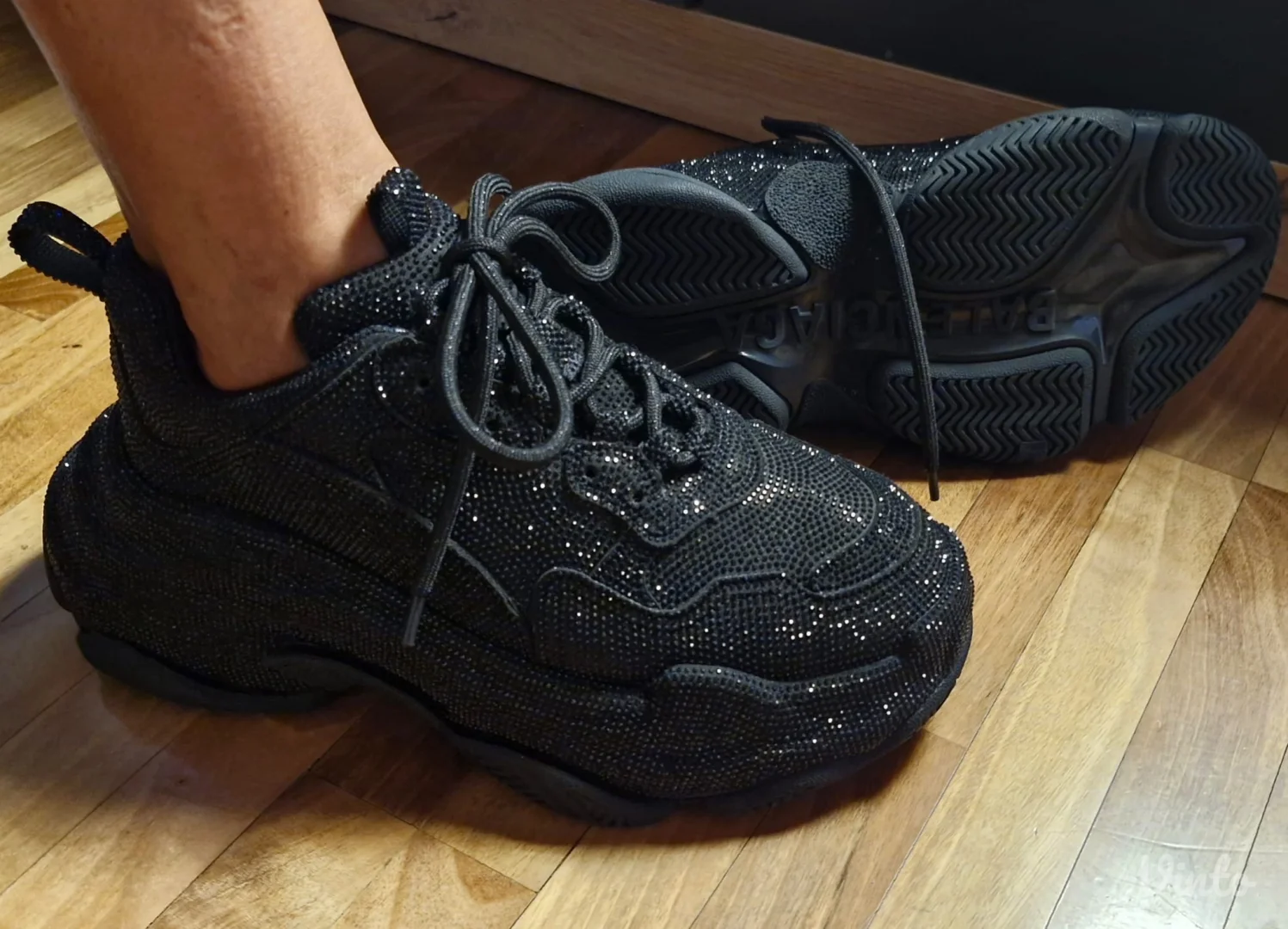 nove unikatne BALENCIAGA patike - 38