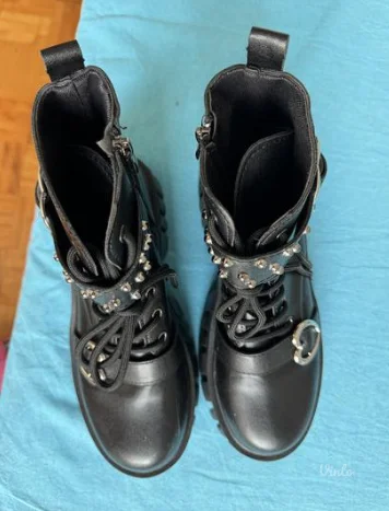 NOVE neobične čizmice