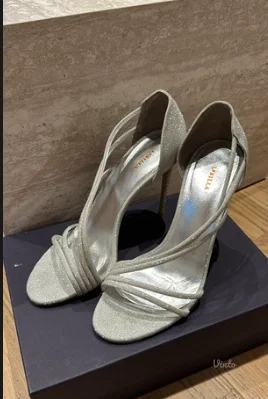 Le Silla srebrne štikle