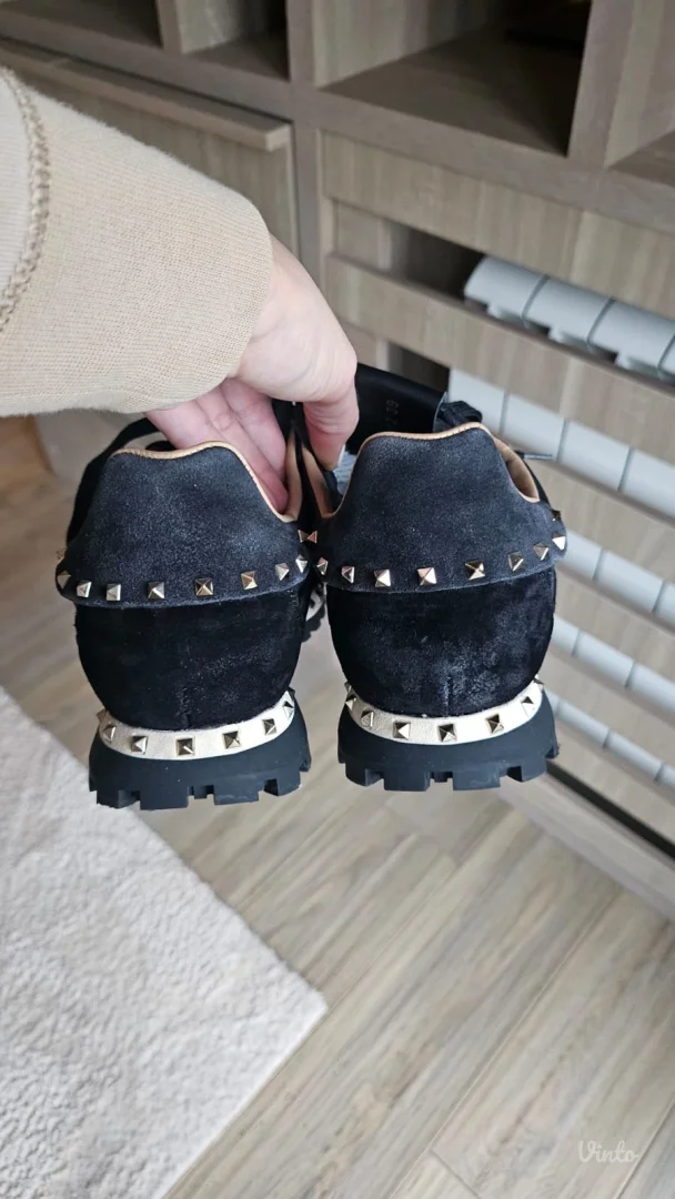 NOVE kožne Valentino patike