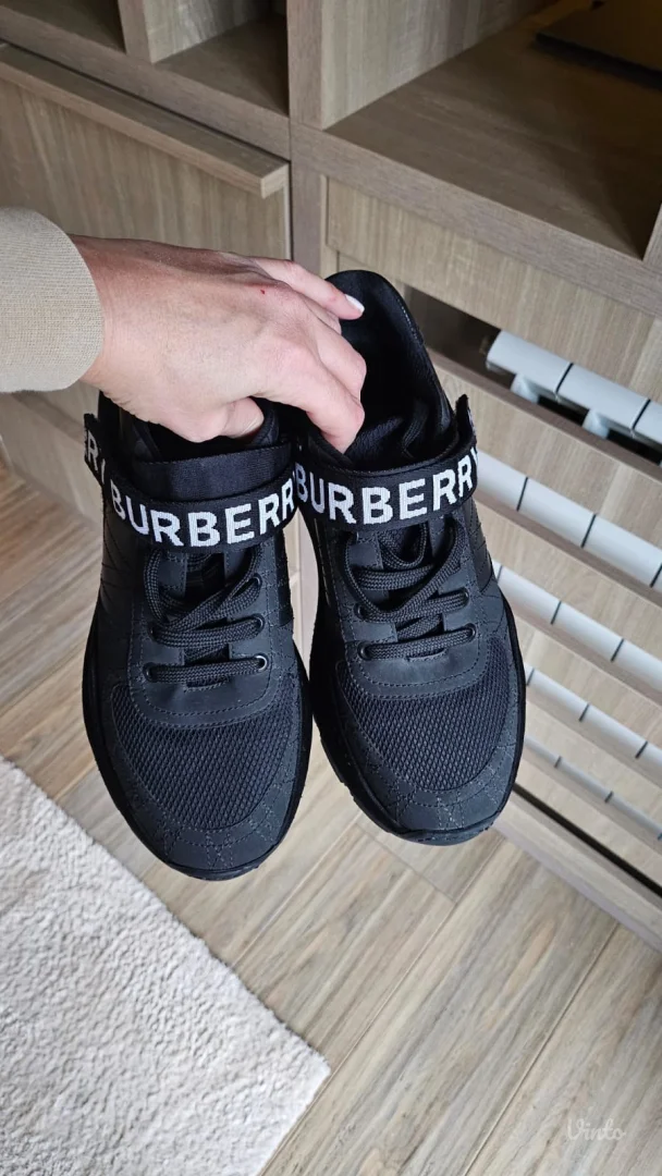 NOVE Burberry patike