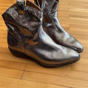 NOVE neobične kaubojke - 38br