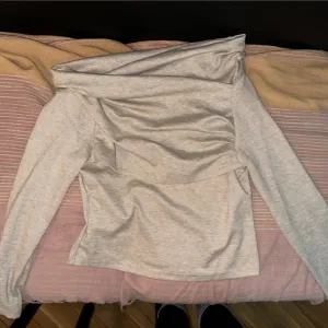 Bluza na gola ramena UNI