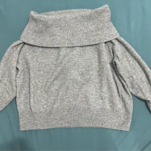 H&M džemper gola ramena - UNI