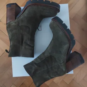 NOVE zelena čizmice - prevrnuta koža