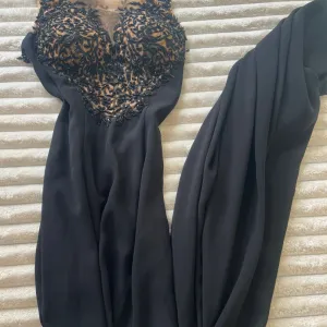 Maxi sirena haljina sa korpama S/M