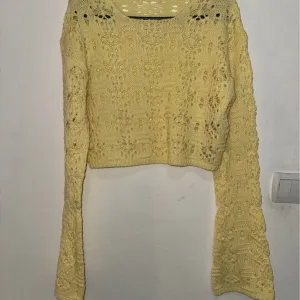 Crop pleteni džemper - miš rukavi