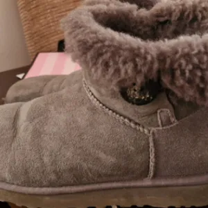 sive UGG čizme {original}