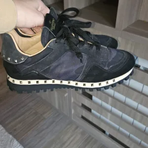 NOVE kožne Valentino patike