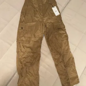 nove ZARA baggy pantalone