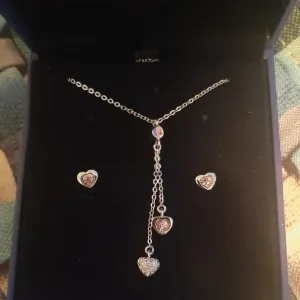 nova SWAROVSKI ogrlica + minđuše (original)