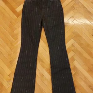 NOVE Guess zvonarice sa prugama