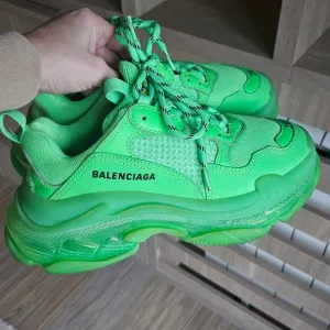 kao nove BALENCIAGA patike