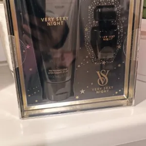 NOVO Victoria's Secret set parfem & losion