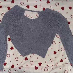 NOV džemper gola leđa